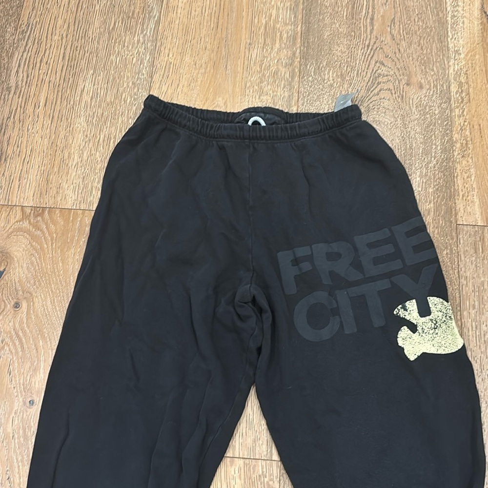 Black free city sweatpants size extra small